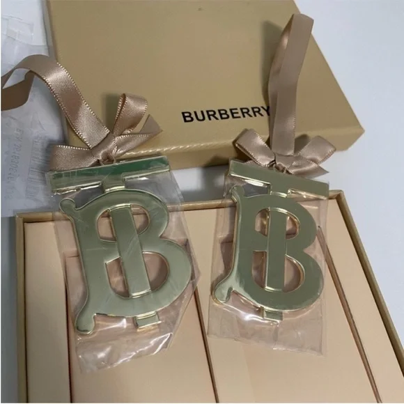 Burberry beauty gift charms set - Picture 7 of 10